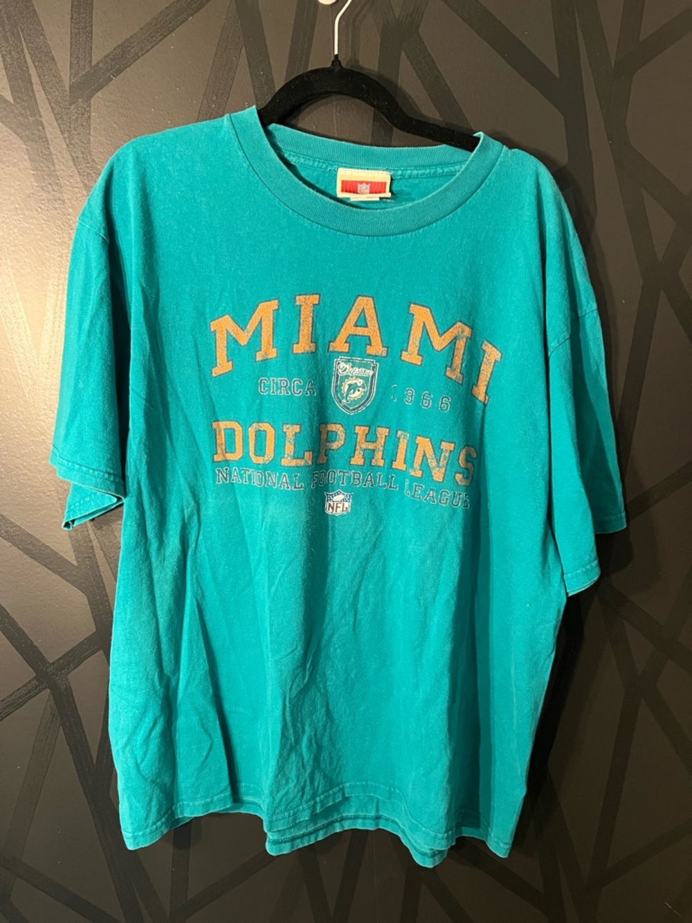 Miami Dolphins XL Teal Graphic Tee